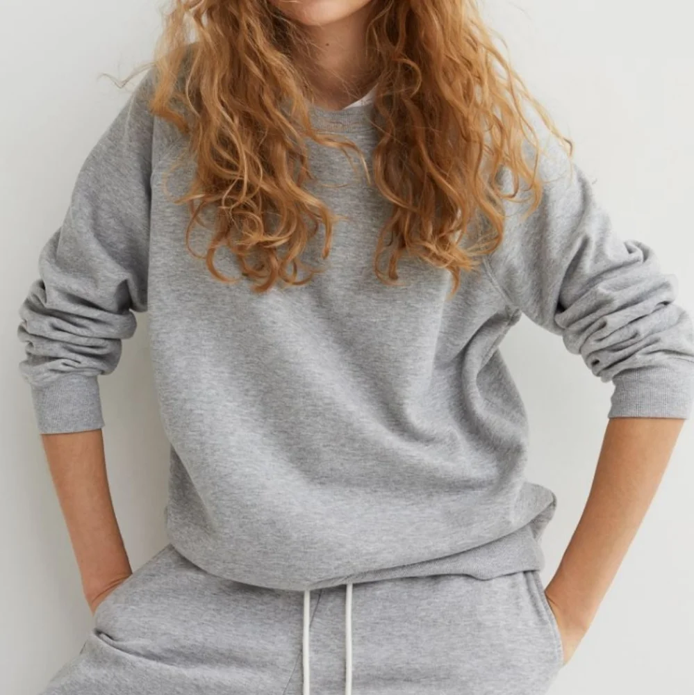⛔️Sold⛔️🆕️NWT H&M Sweatshirt in "Gray Melange" - Picture 3 of 12